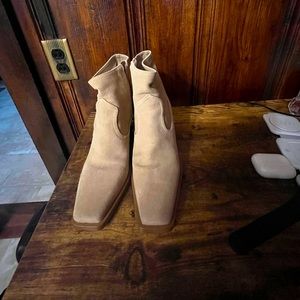 Suede Camel colored boot